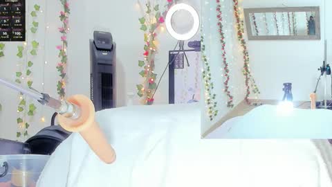 Snapshot of genesis__love_ chatting on October 22, 9:58 am Genesis online show from October 22, 9:58 am