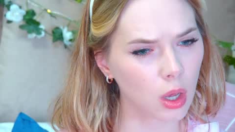 GentleRossi online show from May 12, 8:37 pm