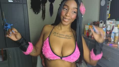 georgiss_ online show from April 2, 6:11 am
