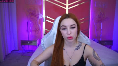 Ur Foxie online show from December 7, 1:40 pm