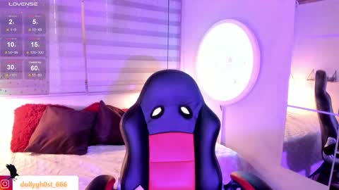 Allison  online show from April 15, 8:20 pm