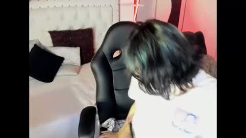 Allison  online show from February 7, 3:30 pm