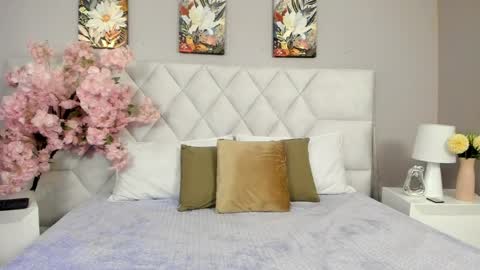 gia__evanss_ online show from April 27, 12:13 pm