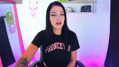 giaaaa   online show from September 16, 11:46 pm