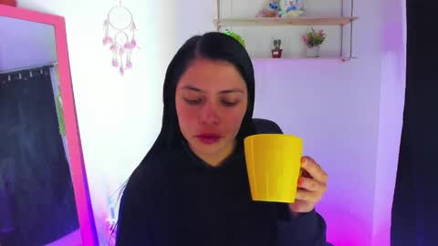 giaaaa   online show from April 5, 1:04 am