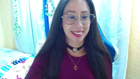 Gia  online show from October 18, 10:55 pm