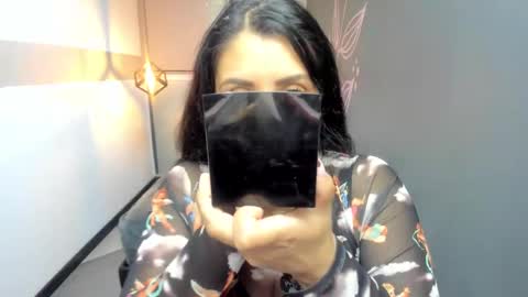 G I A  FOX online show from February 6, 12:15 pm