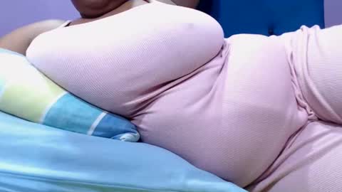 gianttitts online show from December 4, 1:46 pm