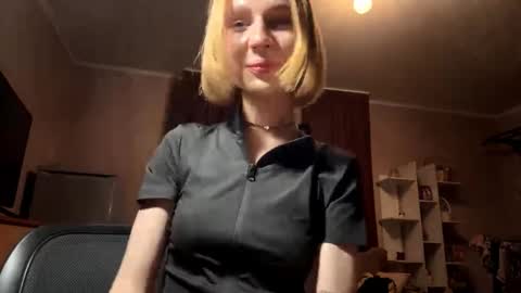 Molly online show from October 7, 7:40 pm