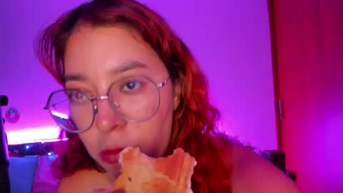 Snapshot of gigimooon chatting on September 16, 3:47 am gigimooon online show from September 16, 3:47 am