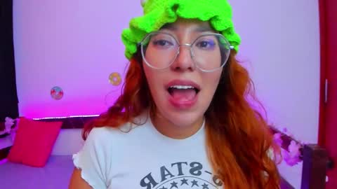 Snapshot of gigimooon chatting on September 15, 2:42 am gigimooon online show from September 15, 2:42 am