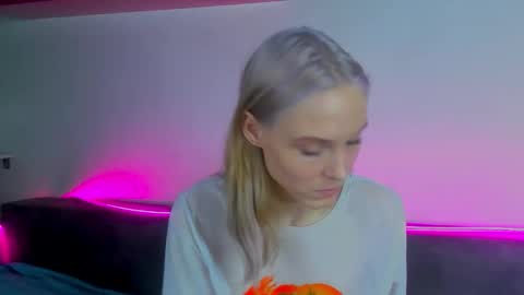 Gina online show from December 5, 11:33 am