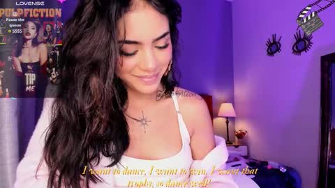 Snapshot of giovanna_oliveira chatting on October 22, 6:18 am Giovanna online show from October 22, 6:18 am