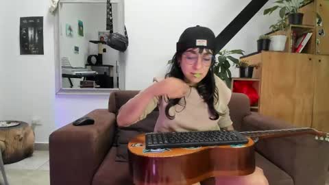 girasol1921 online show from February 13, 8:45 pm