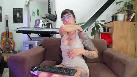 girasol1921 online show from February 12, 8:07 pm