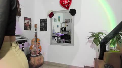 girasol1921 online show from March 5, 11:27 pm