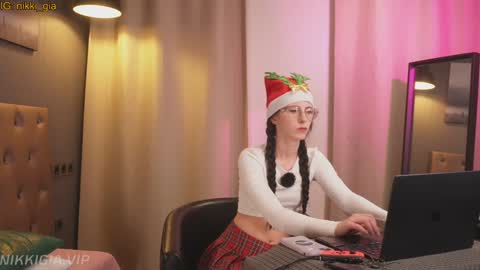 Nikki online show from December 17, 5:06 pm