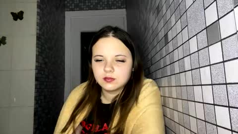 girl_shy07 online show from December 13, 8:15 pm