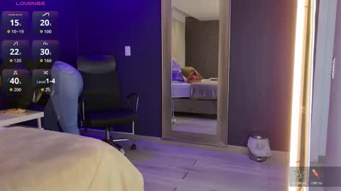     online show from November 19, 10:48 am