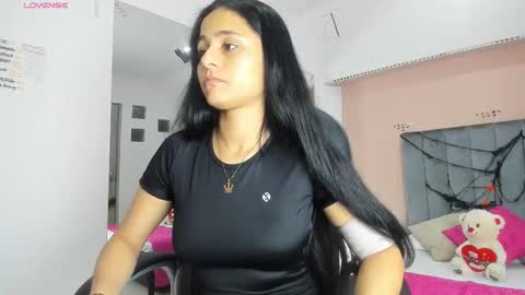 Snapshot of giselle_roldan chatting on October 23, 5:35 am GISELLE ROLDAN online show from October 23, 5:35 am
