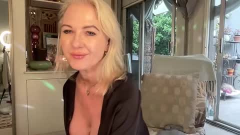 Gl1tter Barbie online show from November 7, 4:40 am