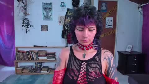 Snapshot of glitch_doll chatting on October 21, 3:27 pm NYX online show from October 21, 3:27 pm