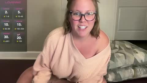 Snapshot of glitterkitty_108 chatting on January 14, 12:22 am GlitterKitty 108 online show from January 14, 12:22 am