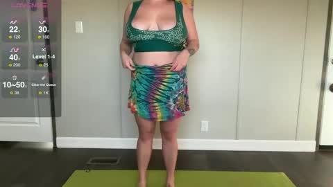 Snapshot of glitterkitty_108 chatting on December 22, 2:16 pm GlitterKitty 108 online show from December 22, 2:16 pm