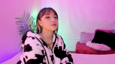 Mimi online show from November 27, 8:01 pm