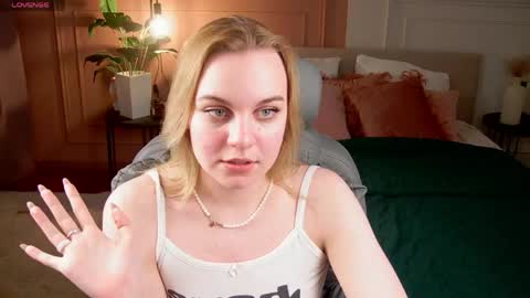 Margo online show from April 18, 1:52 am