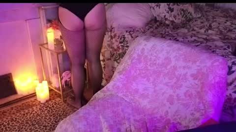 Goddess Mae  NYC online show from November 29, 2:26 am