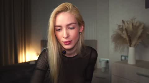 Snapshot of gold_blond chatting on January 31, 5:30 am Olivia online show from January 31, 5:30 am