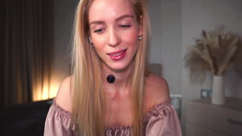 Snapshot of gold_blond chatting on January 23, 8:04 am Olivia online show from January 23, 8:04 am