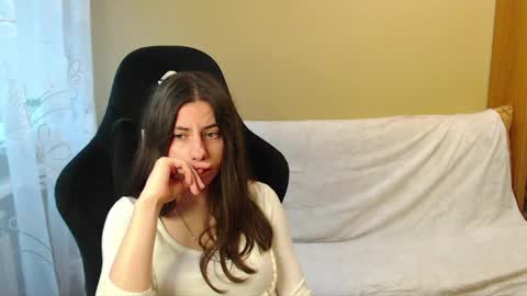 Elizabeth Effie online show from June 5, 4:35 pm