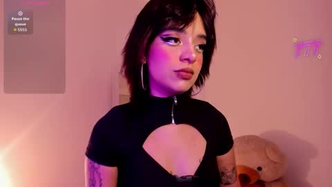 Violet online show from June 9, 9:47 pm