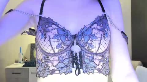 Snapshot of gretamiln chatting on January 10, 11:18 pm Greta online show from January 10, 11:18 pm