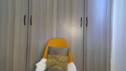 Miss Incredible online show from April 2, 1:41 pm