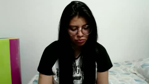 Vane blonde and Hazell black hair online show from February 14, 11:40 pm