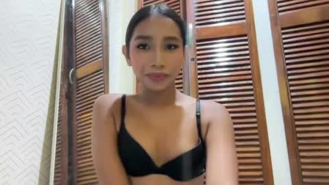 gwyneth_licious online show from May 31, 12:11 pm