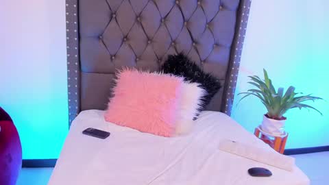 Snapshot of gypsie_velvett chatting on December 10, 8:38 pm Samy Velvet    dayatorres 23 Followme online show from December 10, 8:38 pm