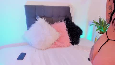 Snapshot of gypsie_velvett chatting on March 4, 7:01 pm Samy Velvet    dayatorres 23 Followme online show from March 4, 7:01 pm