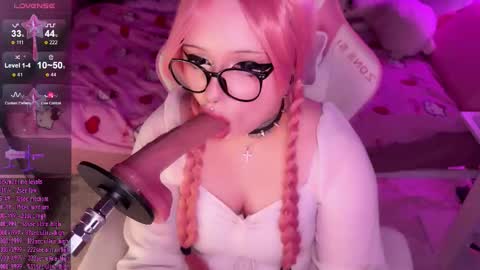 Molly and  PVT 42TKMIN 3 help us get 100 likes online show from March 29, 9:25 pm