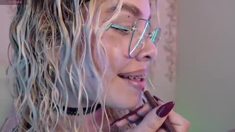 Haely online show from April 11, 12:28 am