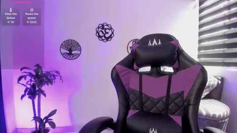 Hailee online show from October 21, 3:38 pm