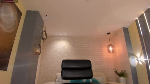 Hailey online show from April 4, 1:43 pm