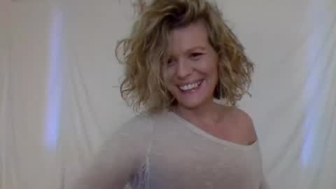 Hailey online show from December 3, 12:33 am