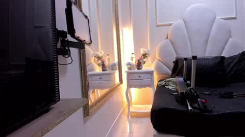 haileysans online show from April 13, 11:55 am