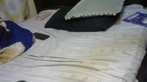 hairypussybigassy001 online show from September 11, 6:41 pm