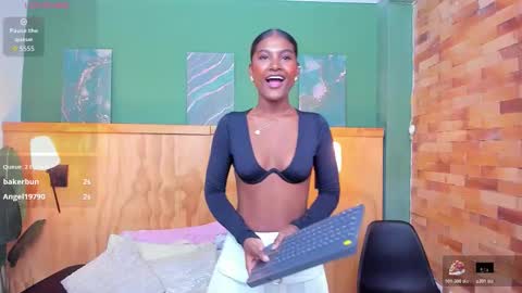 Halley Lorens online show from March 17, 7:40 pm