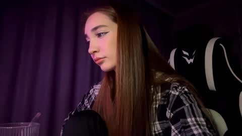 Holly online show from November 25, 7:15 pm